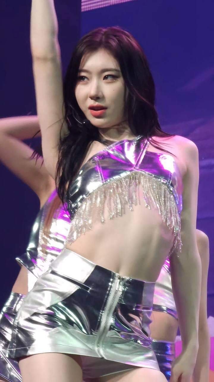 zsBo0ph9 KPOP 24.jpg